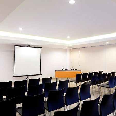 Amaris Hotel Ponorogo Εξωτερικό φωτογραφία