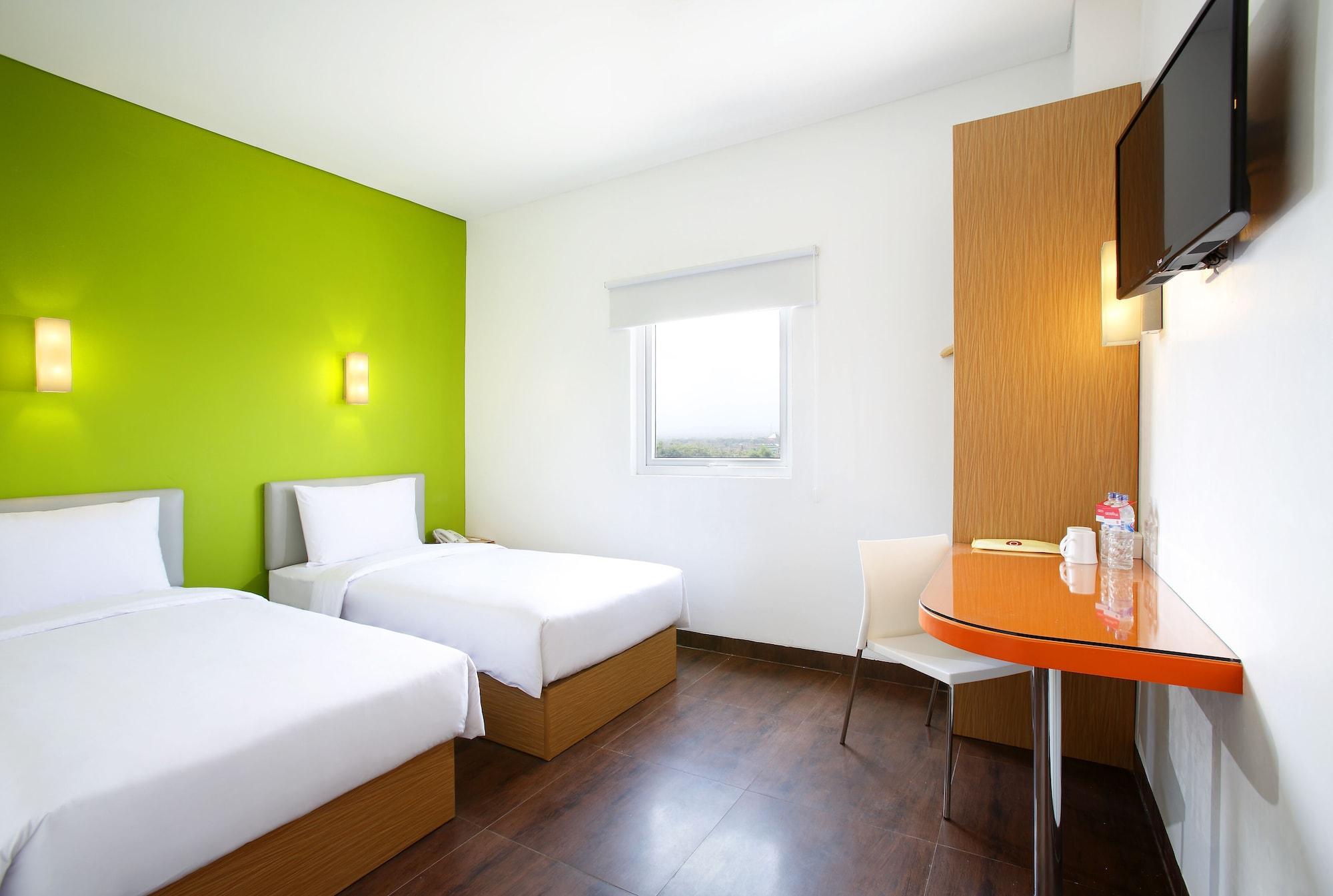 Amaris Hotel Ponorogo Εξωτερικό φωτογραφία