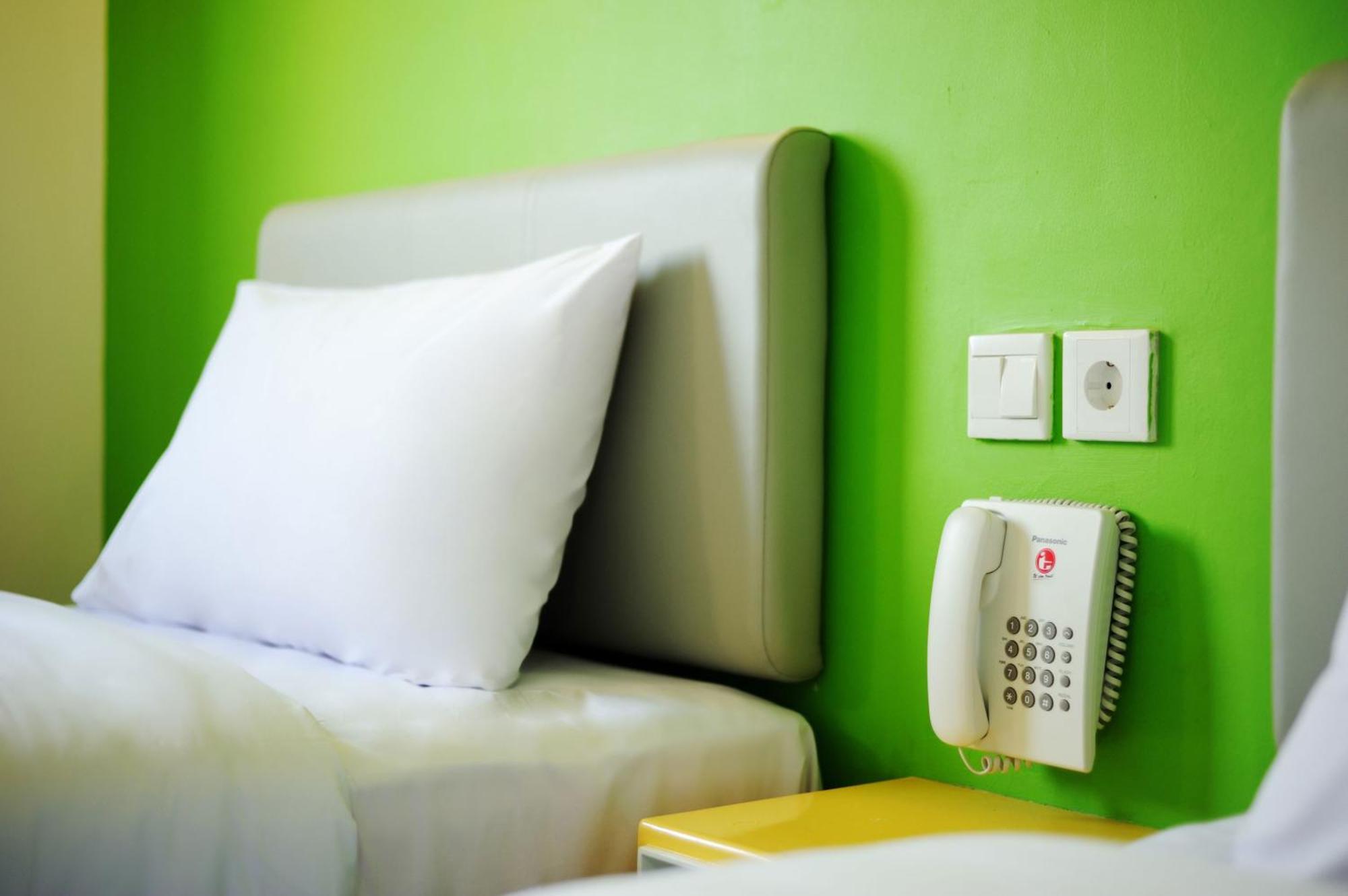 Amaris Hotel Ponorogo Δωμάτιο φωτογραφία